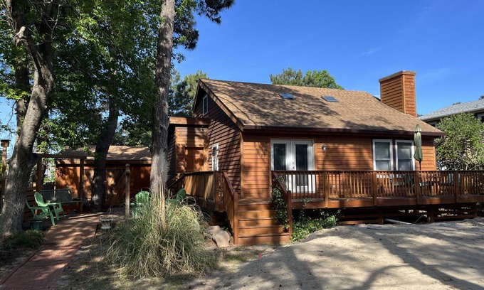 Nags Head Cottage | Pet-Friendly Retreat in Central Nags Head - Steps to Beach!