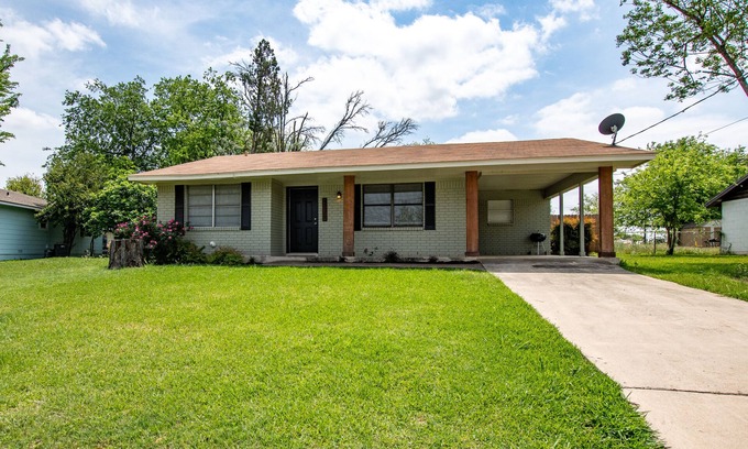 Belton House | Cozy Retreat Near Lake Belton - Pet and Child Friendly!