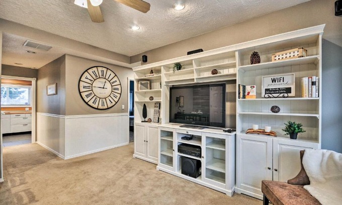 Boring House | Charming PDX Area Townhouse - Guest Rated 9.7/10!