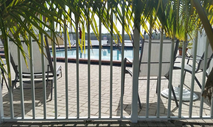 Everglades City Villa | Cozy Villa in Everglades with Pool & Breakfast Included