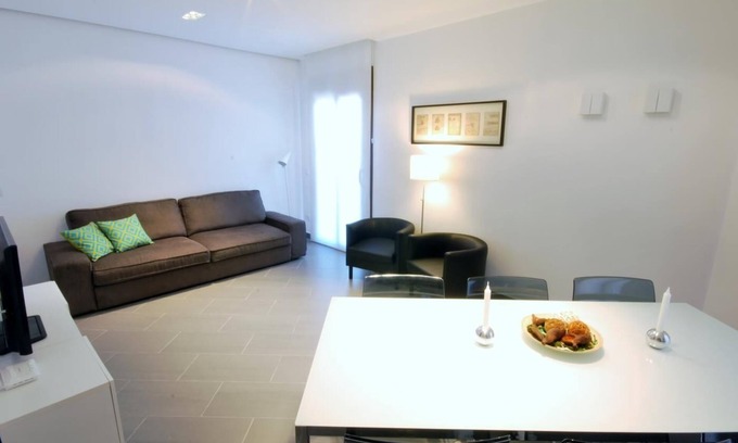 Hostafrancs Apartment | Cozy Apartment Near Plaza España with Spa and Breakfast