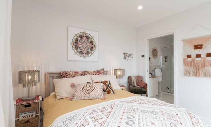 Lulworth Apartment | Beachside Retreat: Guest Rated 9/10 for Your Next Getaway