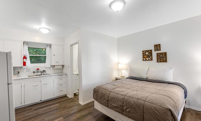 Nahcotta Hotel | Charming Cottage Room 2: Family-Friendly Getaway