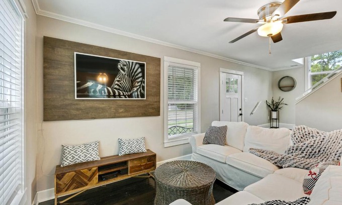 Waco Ski Chalet | Charming Barnette: 5 Mins to Silos & Family Friendly