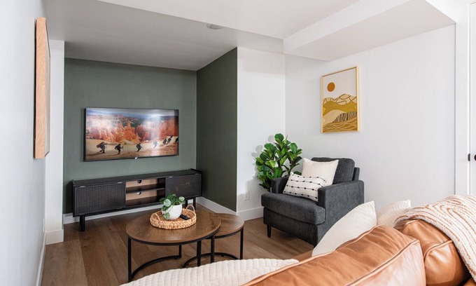 Cedar City Apartment | Cute Basement Apt: 12min Walk to Shakespeare Fest or Explore Nat'l parks
