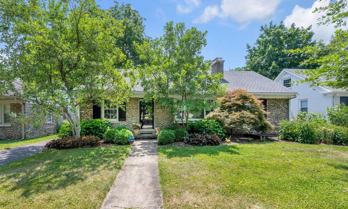 Fairway House | Charming Bungalow in Fairwood: 10/10 Guest Rated Stay
