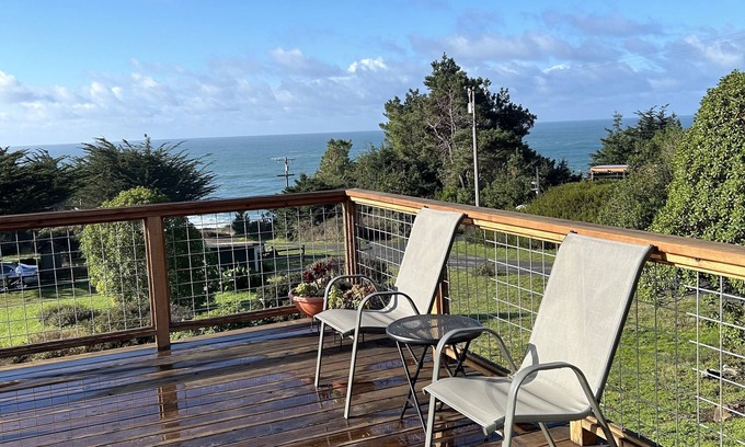 Timber Cove House | Inviting Winter Cottage with Ocean Views in Northern California