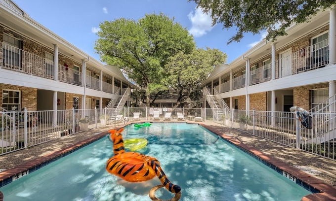 Barton Hills Condo | Charming Condo Near Attractions with Pool & Family Amenities