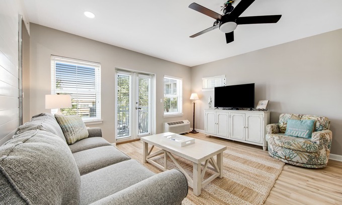 Gulf Place Condo | Cozy Condo Steps from the Gulf with Free WiFi & Pool