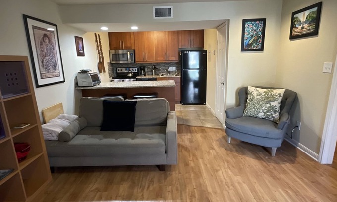 Allandale Condo | Cozy One Bedroom Retreat in North/Central Austin with Pool