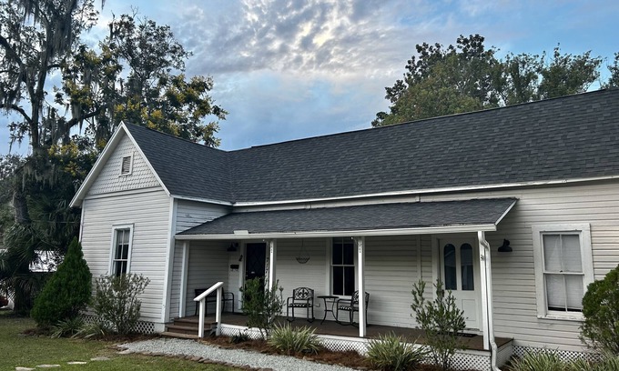 Historic District Cottage | Charming Cottage in Historic District - Pet Friendly & Spa