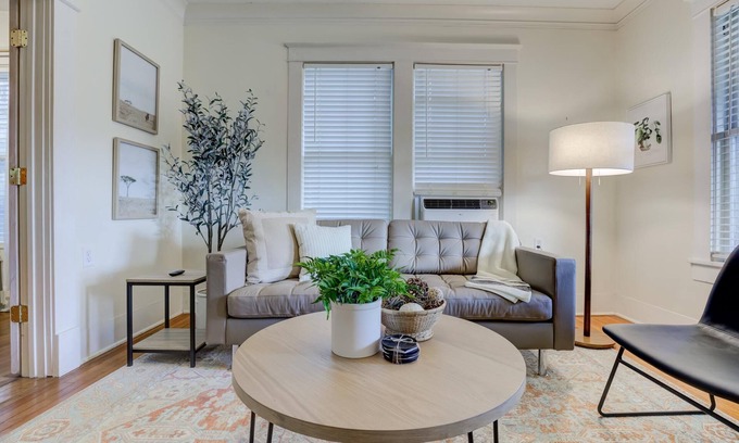 Memphis Cottage | Charming Cottage Near Overton Park & Memphis Zoo, Pet Friendly