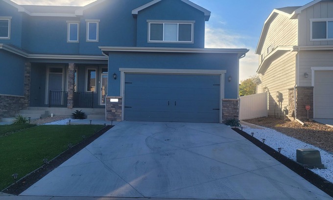 Greeley House | Inviting 3 BdRm Townhome with Spa & Hot Tub - Rated 9.8