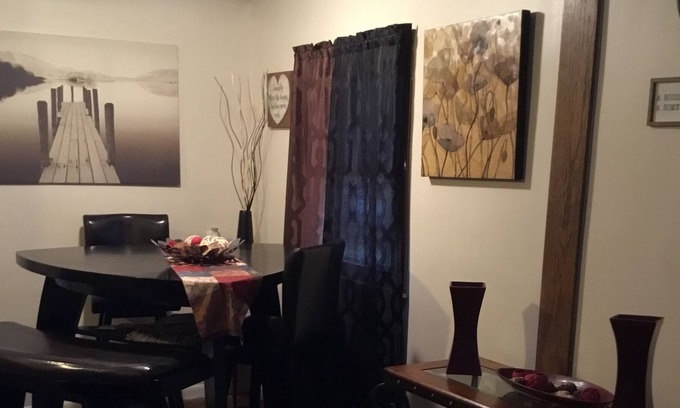 Ecorse House | Cute cozy home close to metro airport, freeways and downtown Detroit
