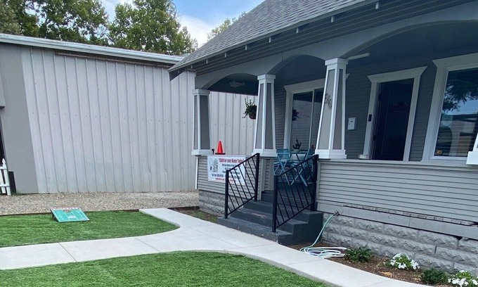 Turlock House | Cute Historic Downtown 2 bed Home on Main street