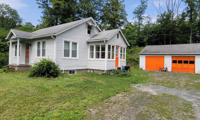 Wawarsing House | Charming Retreat in Kerhonkson, NY - Near Top Attractions