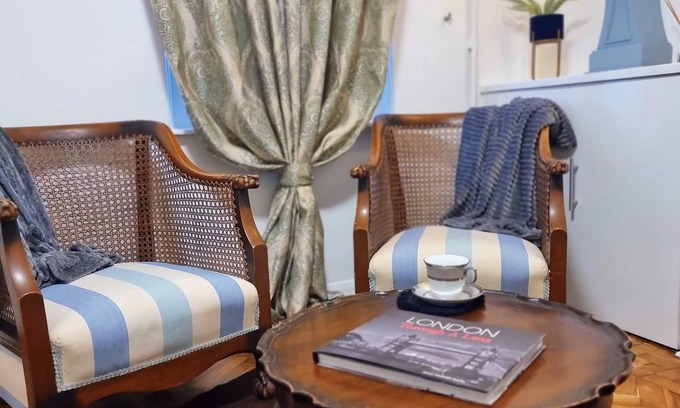 Runnymede Cottage | Inviting Lion Cottage: Family-Friendly Retreat in Egham