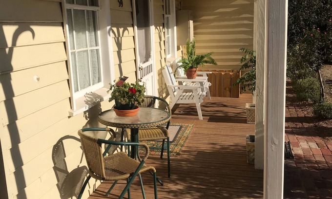 Maldon House | Pet-Friendly Miners Cottage Steps from Town - 10/10 Rating