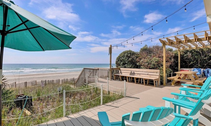Surf City Cottage | Idyllic Oceanfront Beach Cottage - 3 Bedrooms in Surf City