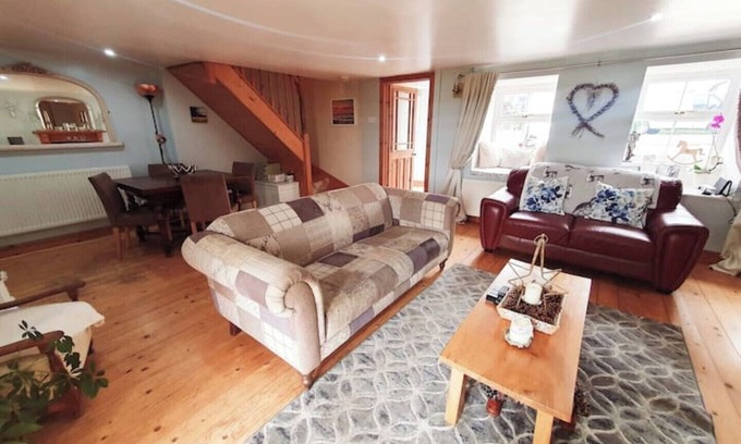 Cowbridge Cottage | Charming Ocean View Cottage - Guest Rated 10/10