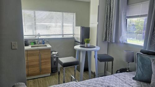 Hollywood Apartment | Charming Renovated Studio Near Hard Rock Hotel Awaits You