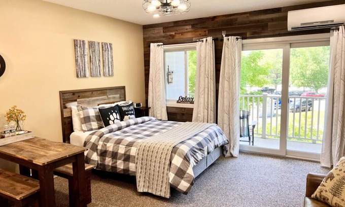 Lincoln Condo | Delightful Resort Studio Apt with Pool & Hot Tub at Loon