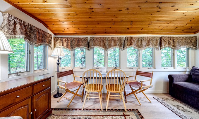 Lincoln Cabin | Cozy Riverfront Cabin with Pool, Kitchenette & Free WiFi