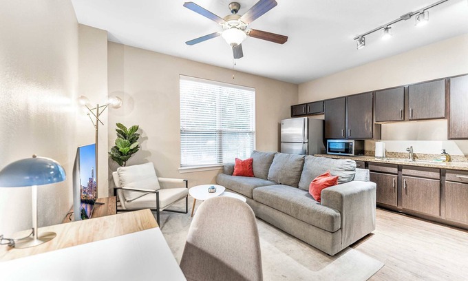 MLK Apartment | Efficient 1BR King Suite Near Mueller with Pool & Kitchen