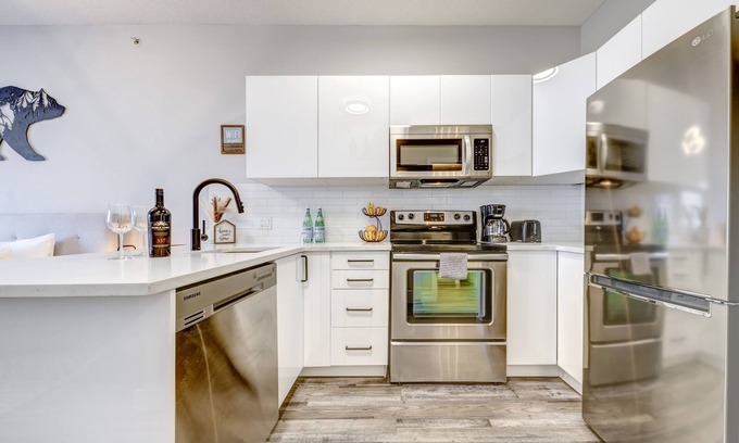 Whistler Cay Estates Apartment | Inviting Studio with Hot Tub, King Bed & Free Parking
