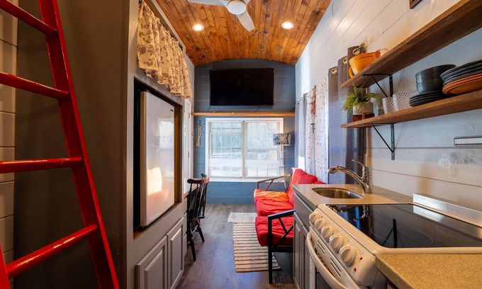 Caryville Cabin | Charming Tiny House Near Rocky Top - Ideal for Trail Seekers!