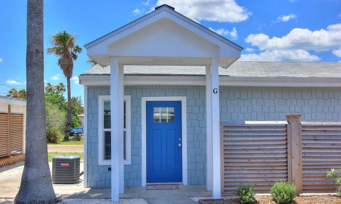 Old Town Cottage | Charming Port A Cottage: Steps to Beach with Pool & Views