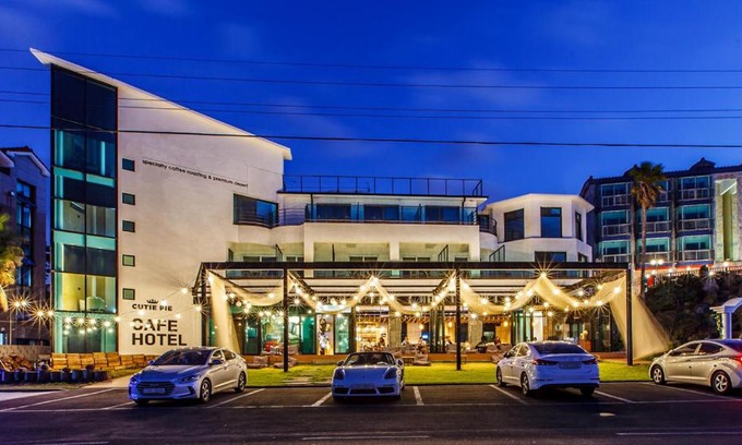 Aewol Hotel | Discover Cutie Pie Hotel: Oceanfront Family Getaway