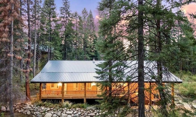 Garden Valley Cabin | Cutthroat Cabin: Family-Friendly Retreat Near Golfing