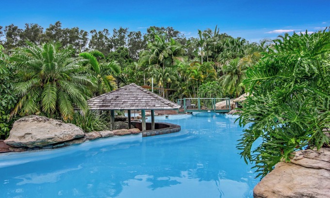 Coffs Harbour Apartment | Cozy 2BR Resort Retreat Steps from Diggers Beach