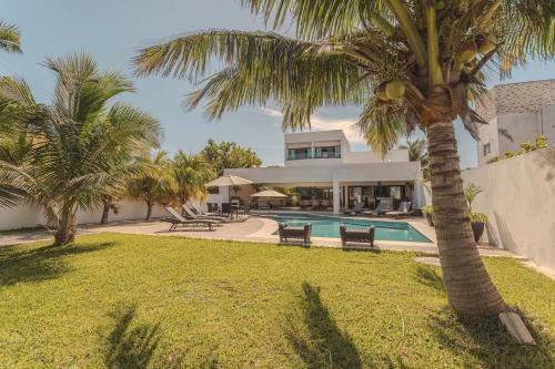 Chicxulub Puerto Villa | Cuzamil, big waterfront house