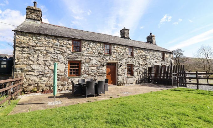 Llanbedr House | Pet-Friendly Cwm Yr Afon Mawr: Enjoy Countryside Bliss