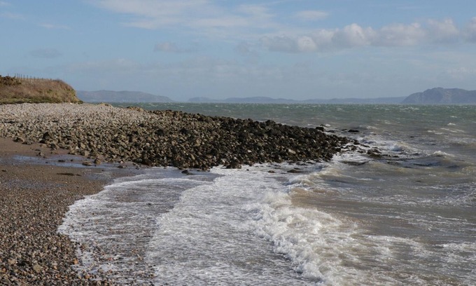 Penmon Cottage | Pet-Friendly Getaway at Cwt Blawd with Ocean Views