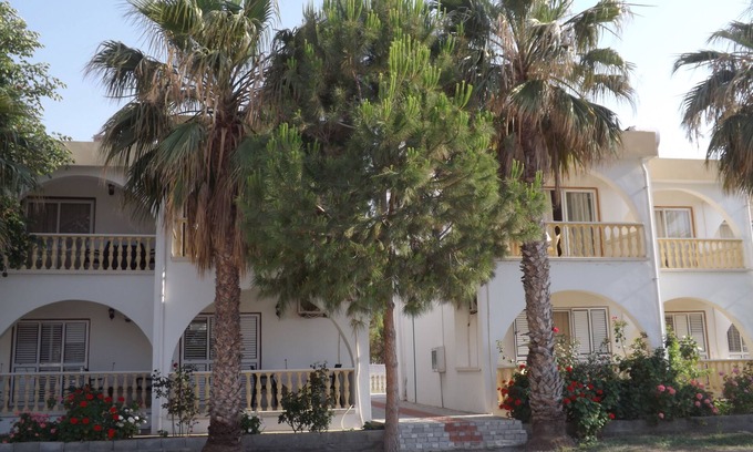 Kyrenia House | Top-Rated Paradise Holiday Bungalows by Cratos Beach Club