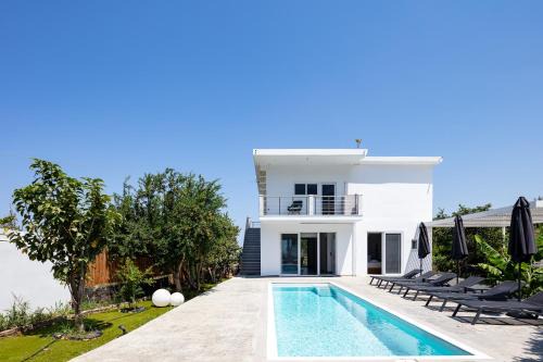 Georgioupolis House | Scenic Cyan Viewpoint House with Pool near Lake Kourna