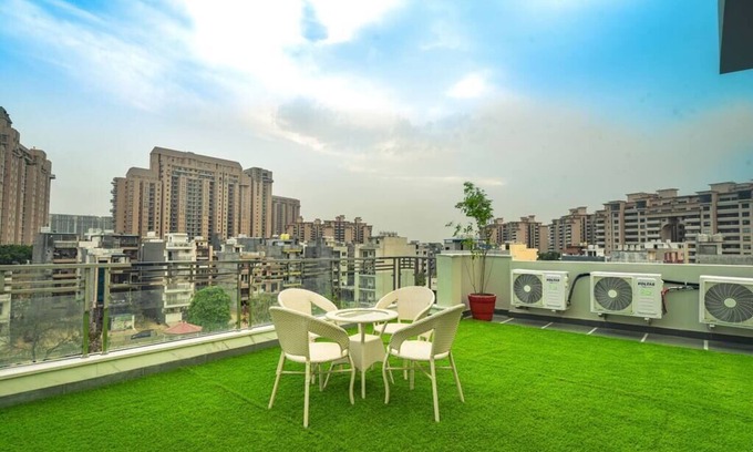 DLF City Apartment | Cyber retreat 1Bhk with Gym and balcony