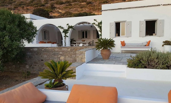 Paros House | Idyllic Cycladic House with Spectacular Aegean Sea Views