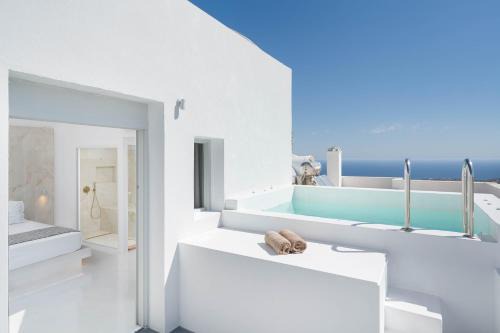 Fira Hotel | Elegant Cycladic Suites with Spa and Hot Tub Amenities