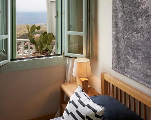 Ioulida House | Cycladic Villa ERoza: Family-Friendly Stay with Top Ratings