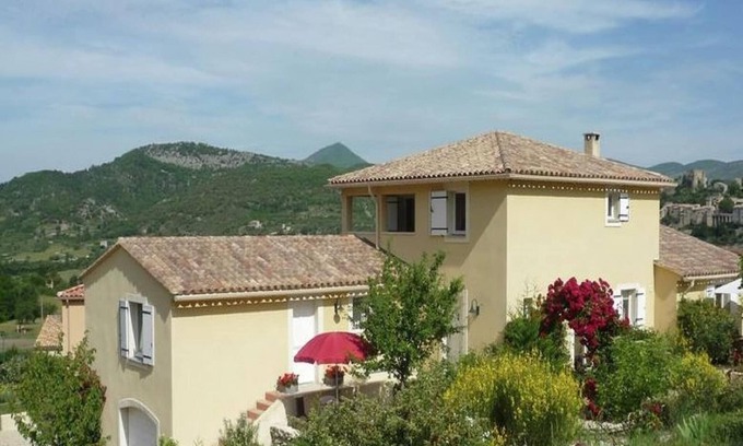 Montbrun-les-Bains Apartment | Ideal Apartment in Montbrun-Les-Bains with Garden Access