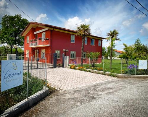 Jesolo Pineta Bed & Breakfast | Inviting Cygnus Bed & Breakfast with Oceanfront Views