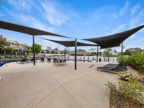 Mulwala Apartment | Relax at Cypress 31 A with Pool & Child-Friendly Amenities