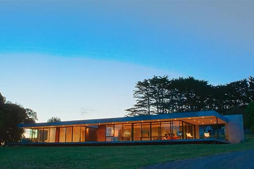 Apollo Bay Hotel | Experience Cypress Hill: Family & Pet-Friendly Retreat