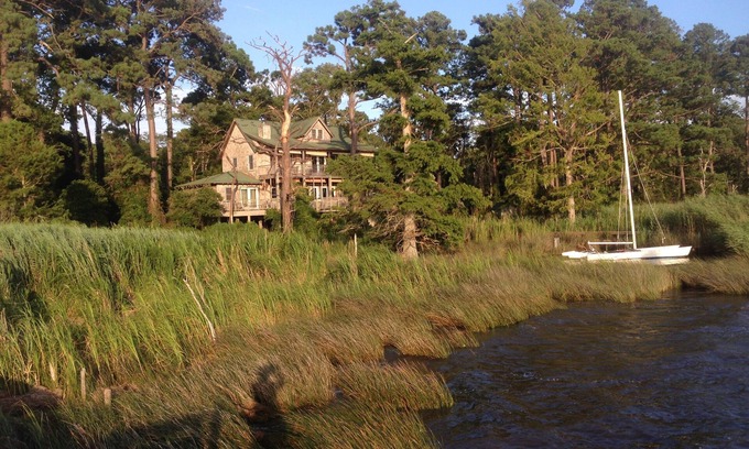 Kitty Hawk Bed & Breakfast | Experience the Bliss of Cypress Moon Inn with Ocean Views