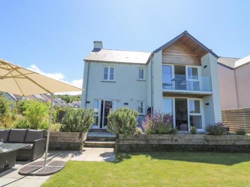 Newport House | Family-Friendly Cysgod Y Garn: A 4-Star Retreat