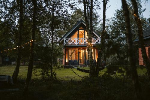 Zarnowska House | Discover Czas na Las: Pet-Friendly Retreat with Hot Tub
